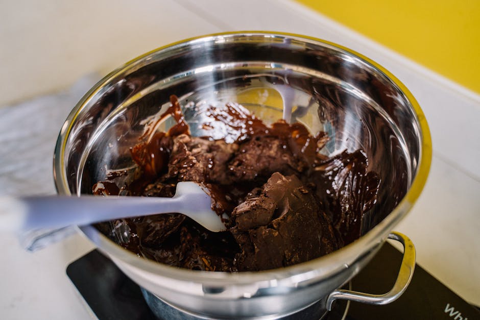 Chocolat noir fondant doucement au bain-marie